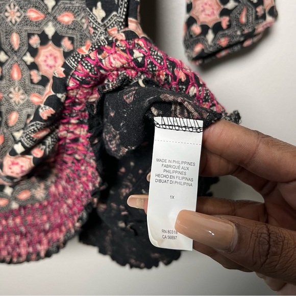 Lucky Brand Women Top 1X Black Pink Embroidered Split Neck Boho Dark Cottagecore - Picture 6 of 11